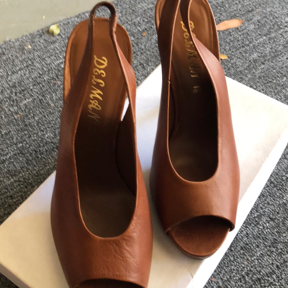 Delman size 8 leather heels never worn
